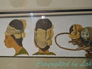 ภาพแสดงวิธีการพันหัวเพื่อดัดกระโหลกให้ยืดยาวขึ้น (เพื่อ?)