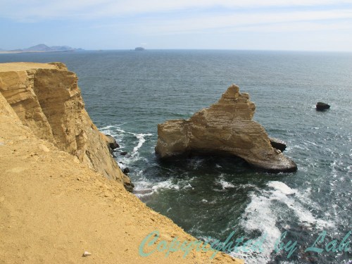 หน้าผาและการกัดกร่อนของคลื่นและลมก่อเกิดทัศนียภาพอันงดงามบริเวณคาบสมุทรปารากัส