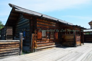 สถาปัตยกรรมสร้างจากท่อนซุงแบบดั้งเดิมที่พิพิธภัณฑ์กลางแจ้ง Taltsy